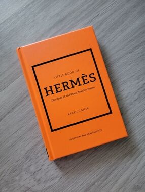 Hermès Orange Coffee Table Book - 'Little Book of Hermès' Or Decor